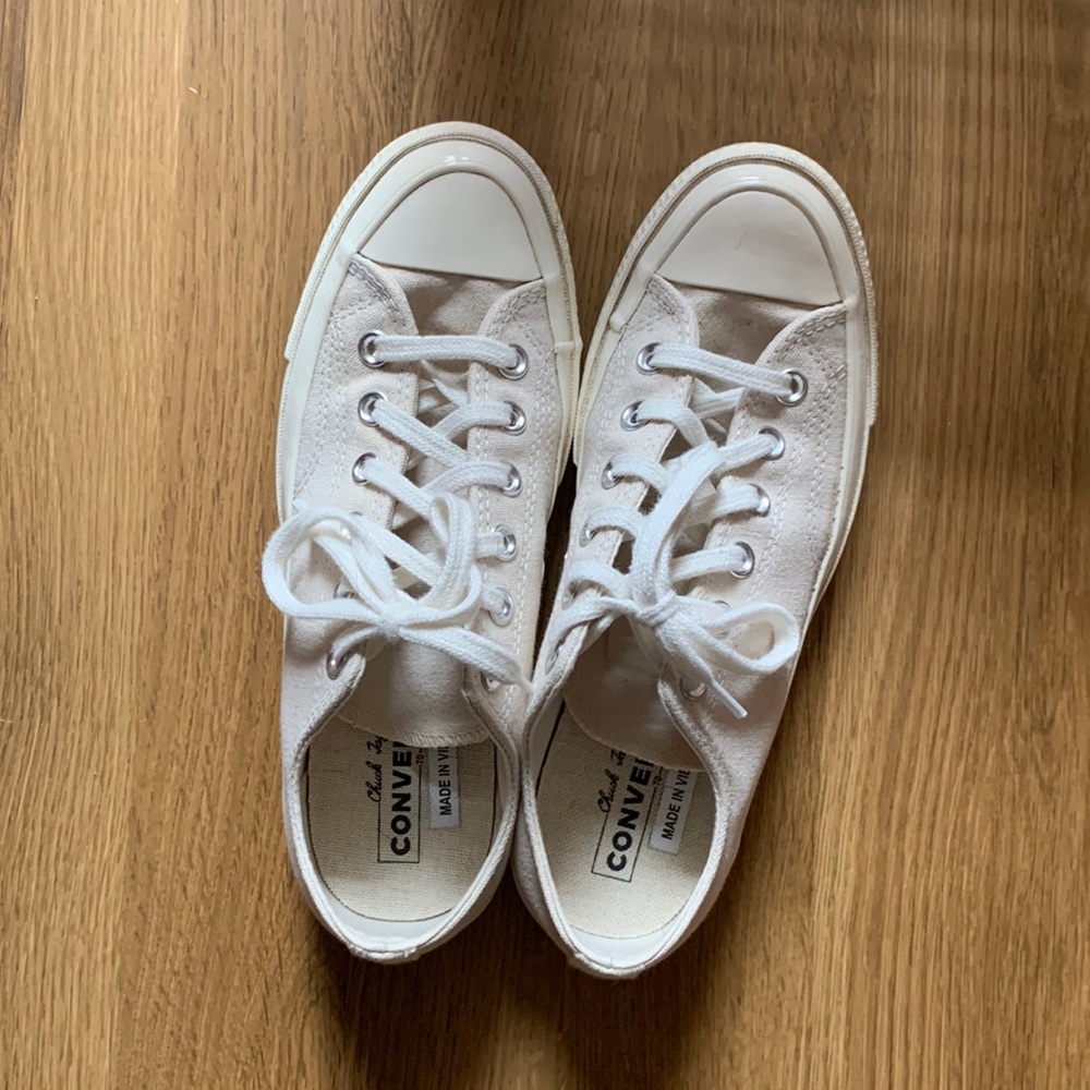 Converse Chuck 70 Vintage Canvas low tops in natural Women’s US 8